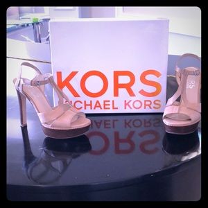 KORS light sand heels size 7 “Brookton”